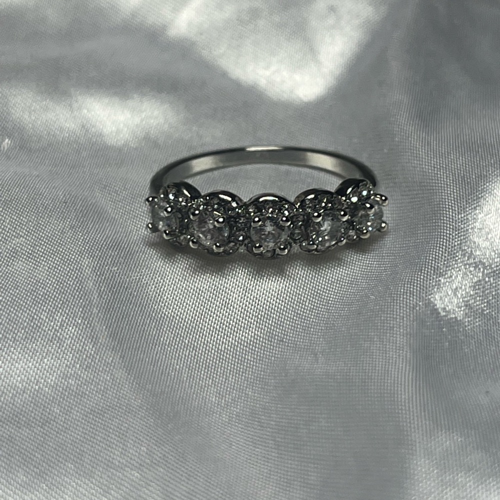 Gorgeous Sterling Silver Ring With Simulated Diamonds and Crystals~ Size 10~ New - Picture 7 of 15